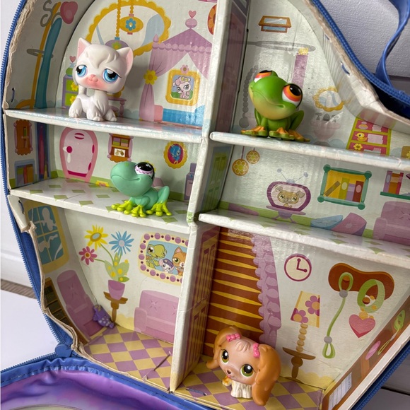 Littlest Pet Shop Portable House Carry Case + 4 Pets - Picture 3 of 8